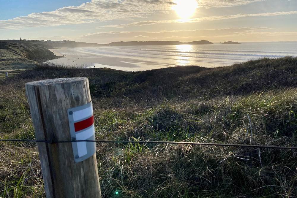 La plage des Blancs Sablons à 6 kms des gîtes La Grange et Le Jardin de l'Ecurie