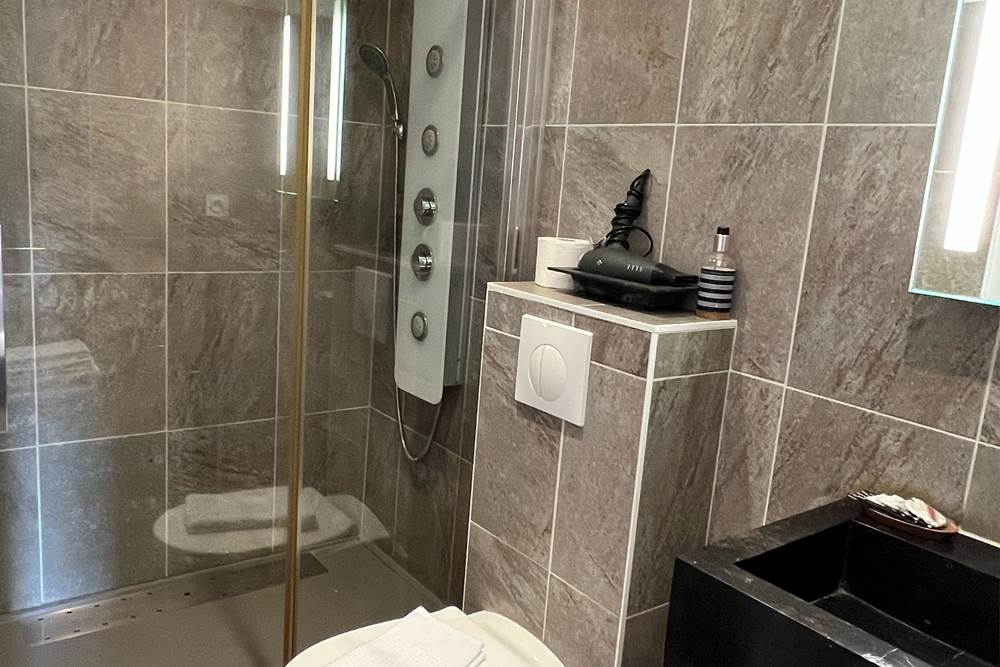 Salle de bain Chambre 8-1