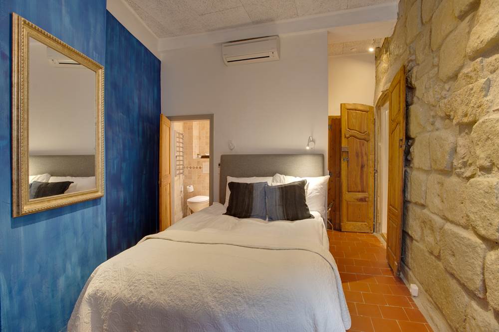 Brescou room 2