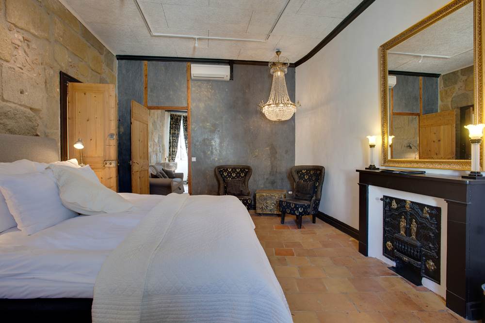 NoillyPrat room1