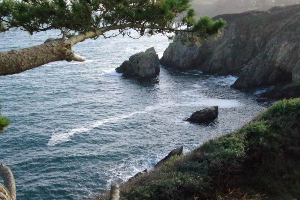 L'anse de Poulizan, à 1,2 kms des gîtes Le Jardin de l'Ecurie et La Grange
