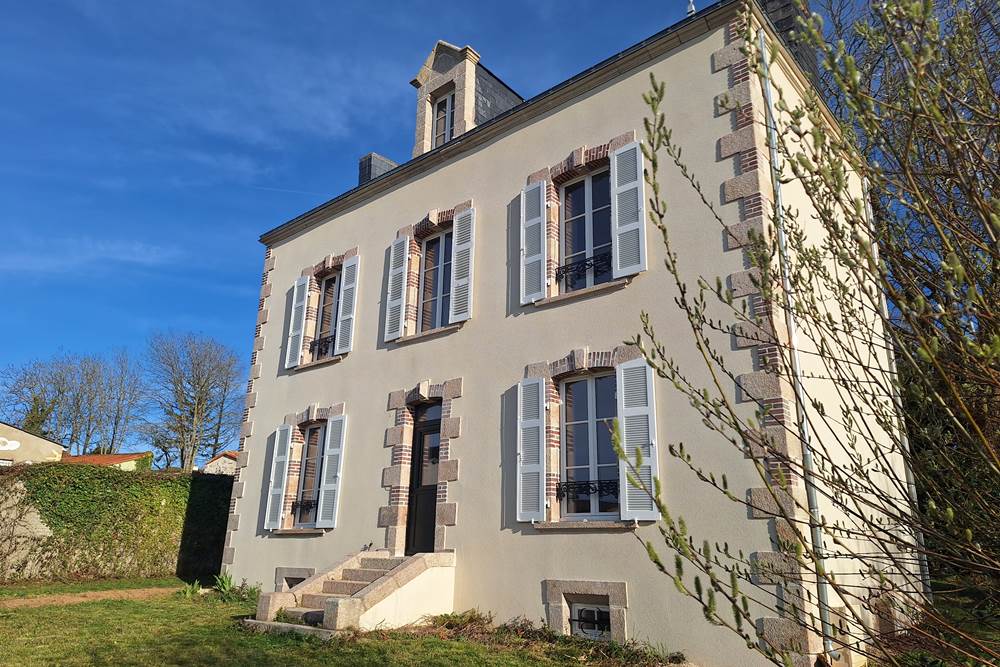 exterieur vue de profil gite de charme le quatre feuilles