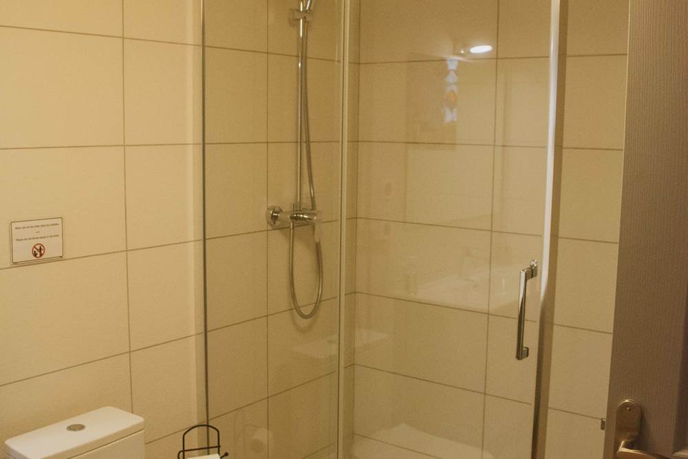 Chambre1 BedinBellongue Salle de bain