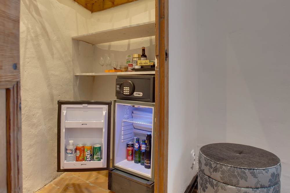 Noilly Prat room mini bar