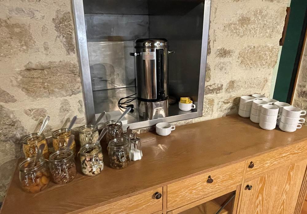 Petit déjeuner au Gîte d'étape Le Ty Bihui proche de la voie verte V8 de Lorient à Saint Brieuc