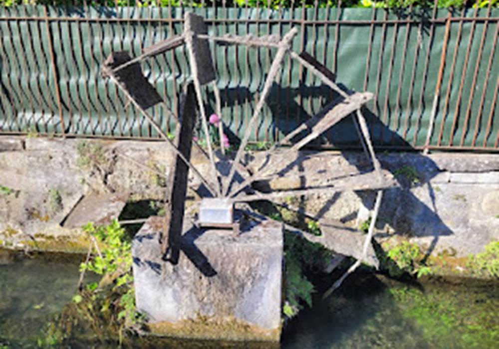 Roue sur la sorgue de l'arquet
