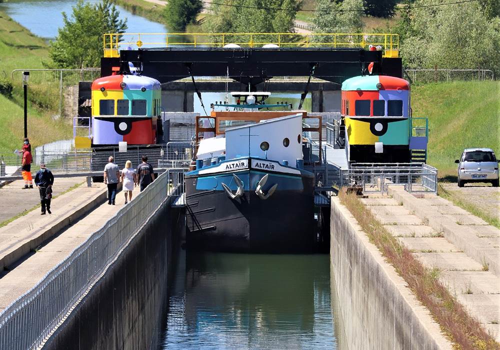 Rigole_de_la_pente_d'eau_et_machine
