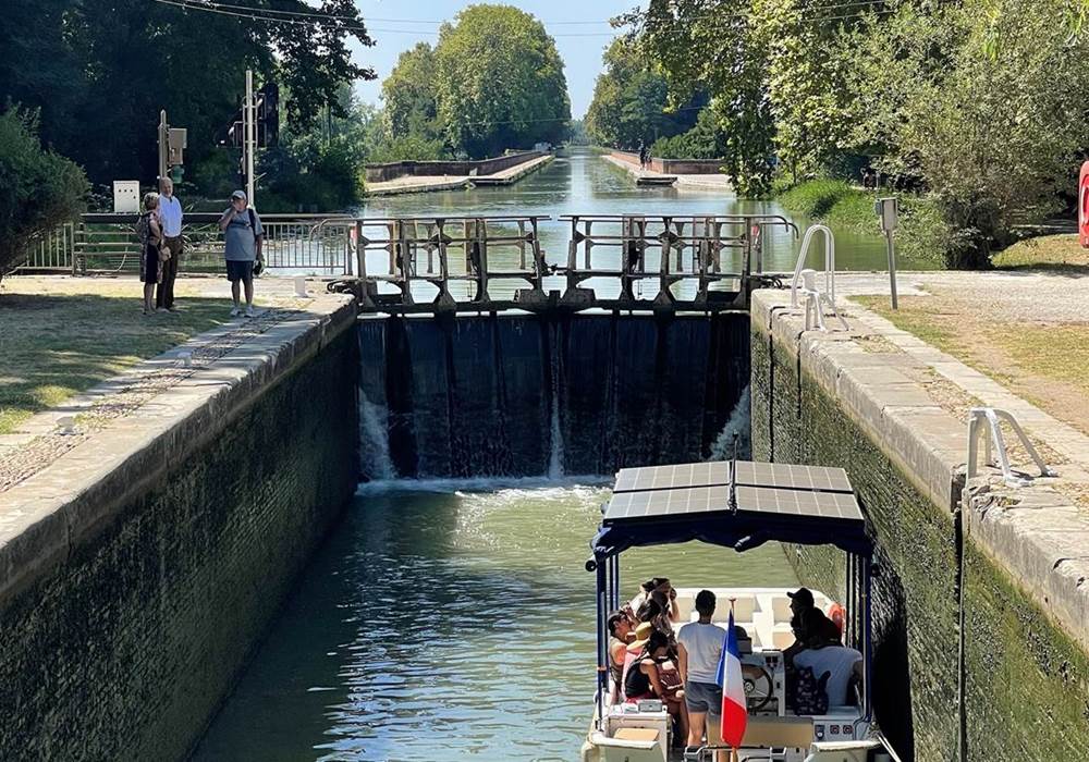 helios+confluences+en+train+de+monter+dans+l’écluse+cacor