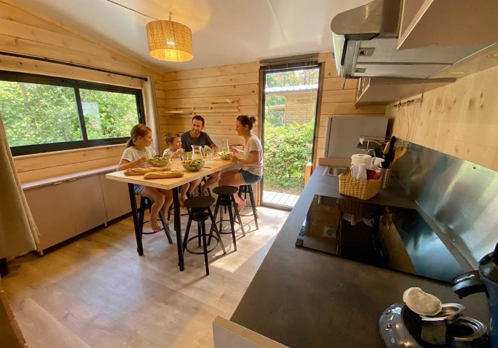 Coin repas avec son mange debout