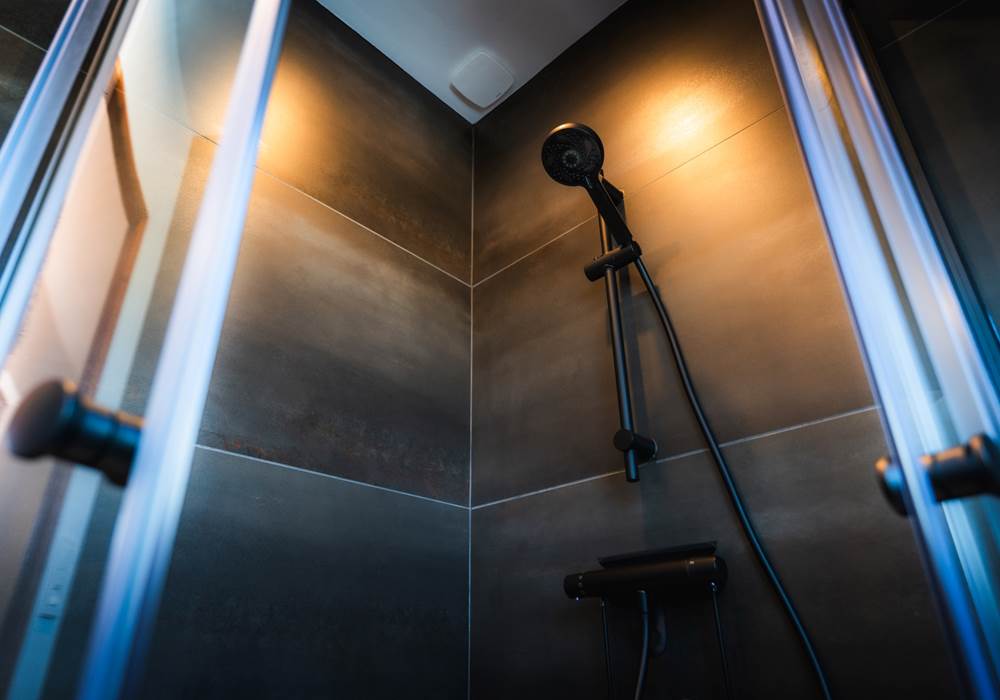 Chambre les danseurs: la douche
