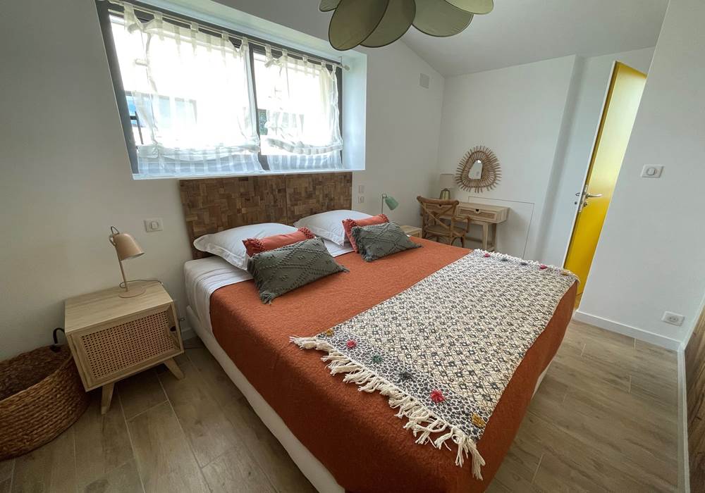 vue ensemble chambre n°2 lit king size (180)