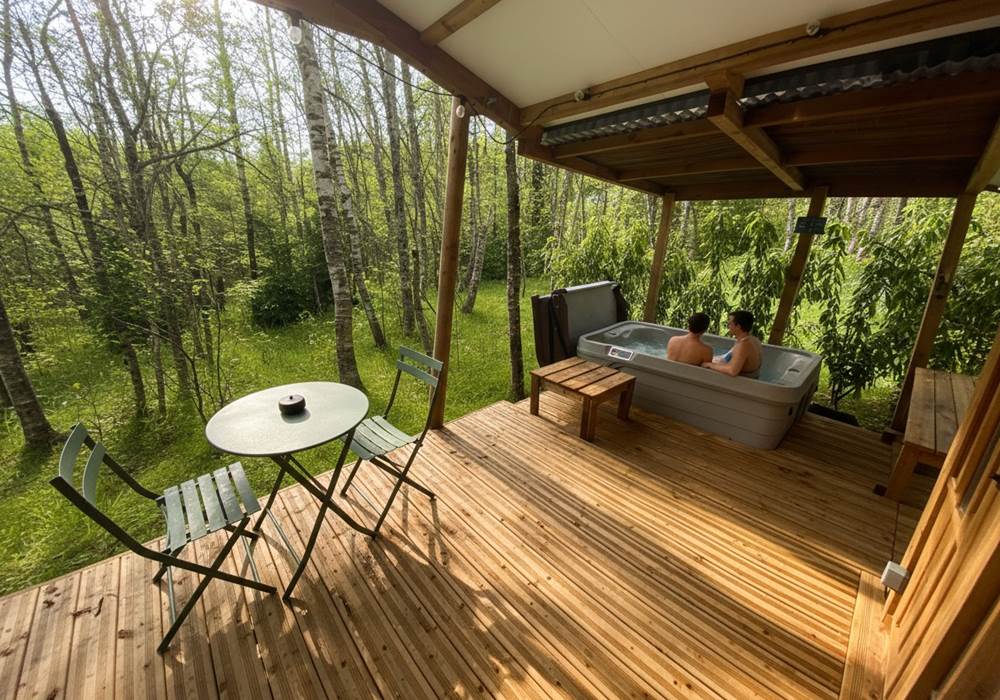 Terrasse couverte avec Spa privatif chauffé à 38°C