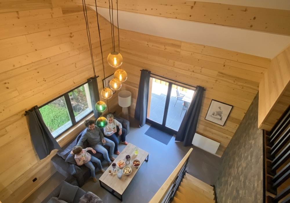 Salon avec vue sur la terrasse