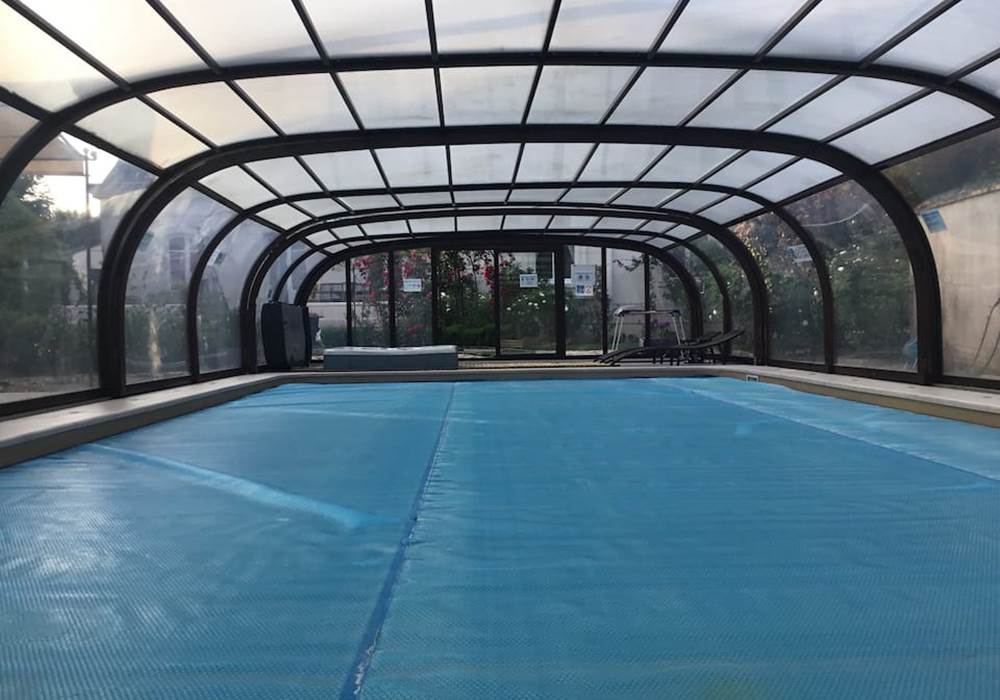 Piscine chauffée et bâche