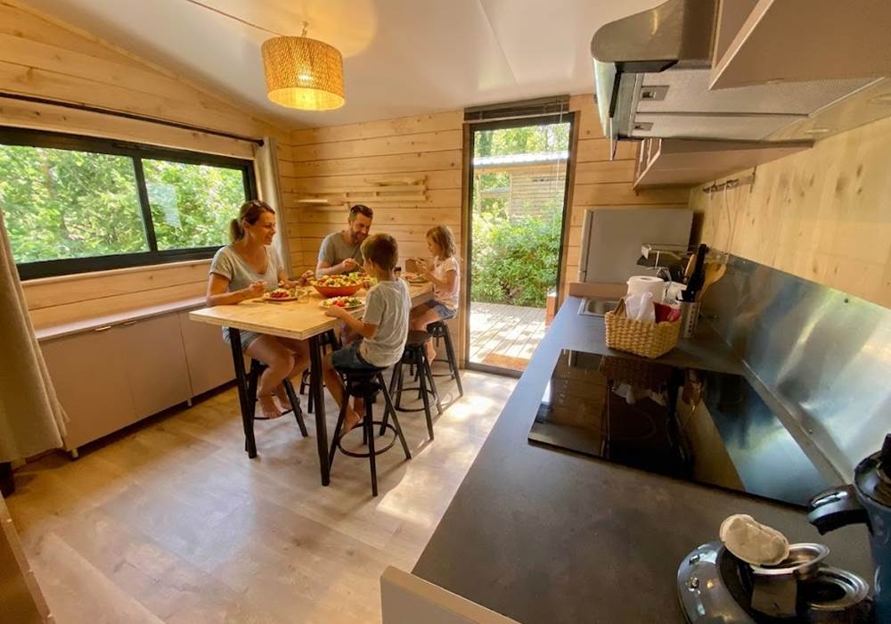 Coin repas avec son mange debout