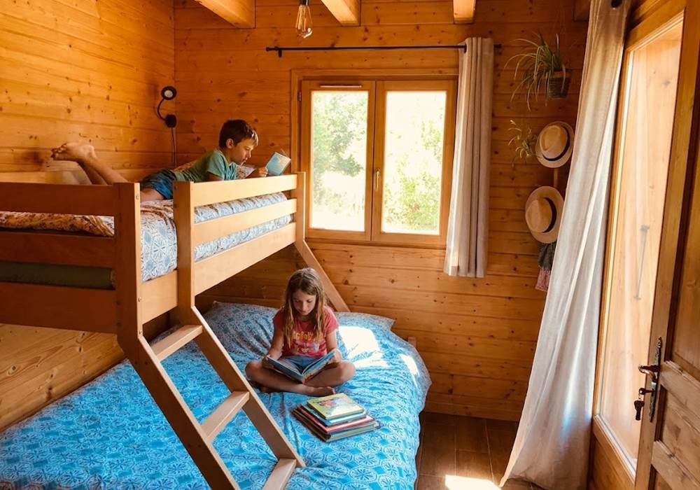 Chambre enfants avec un lit double et un lit simple