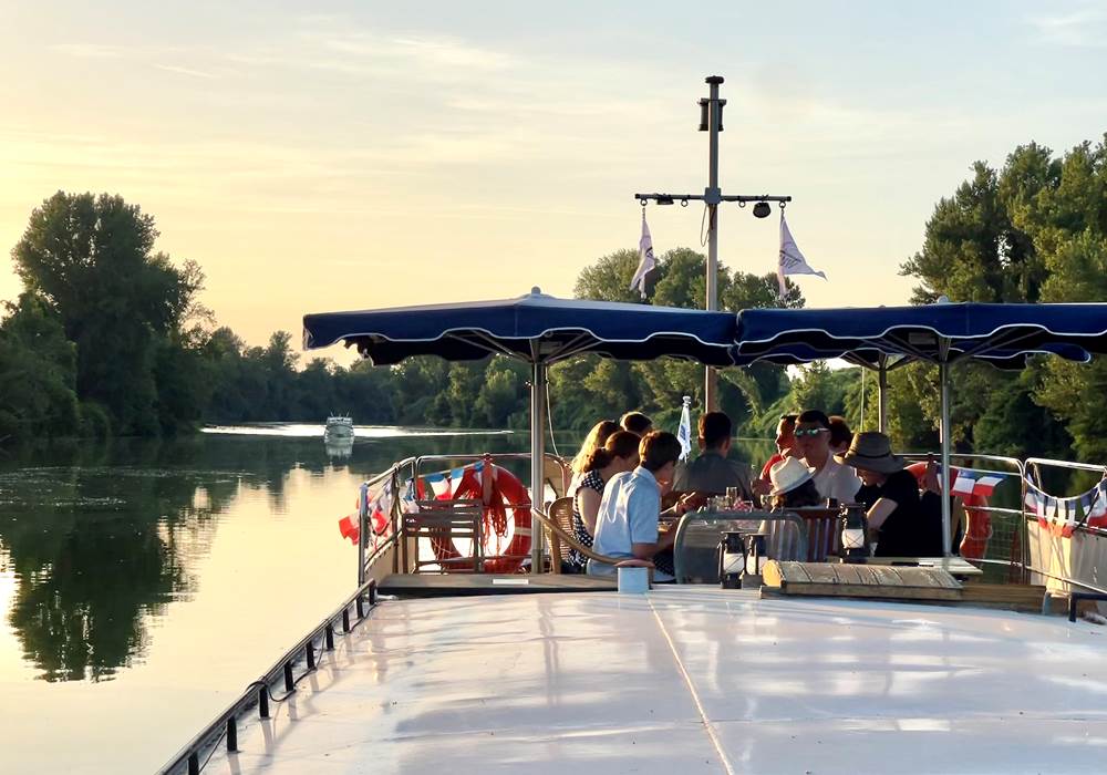 Navigation au soleil couchant