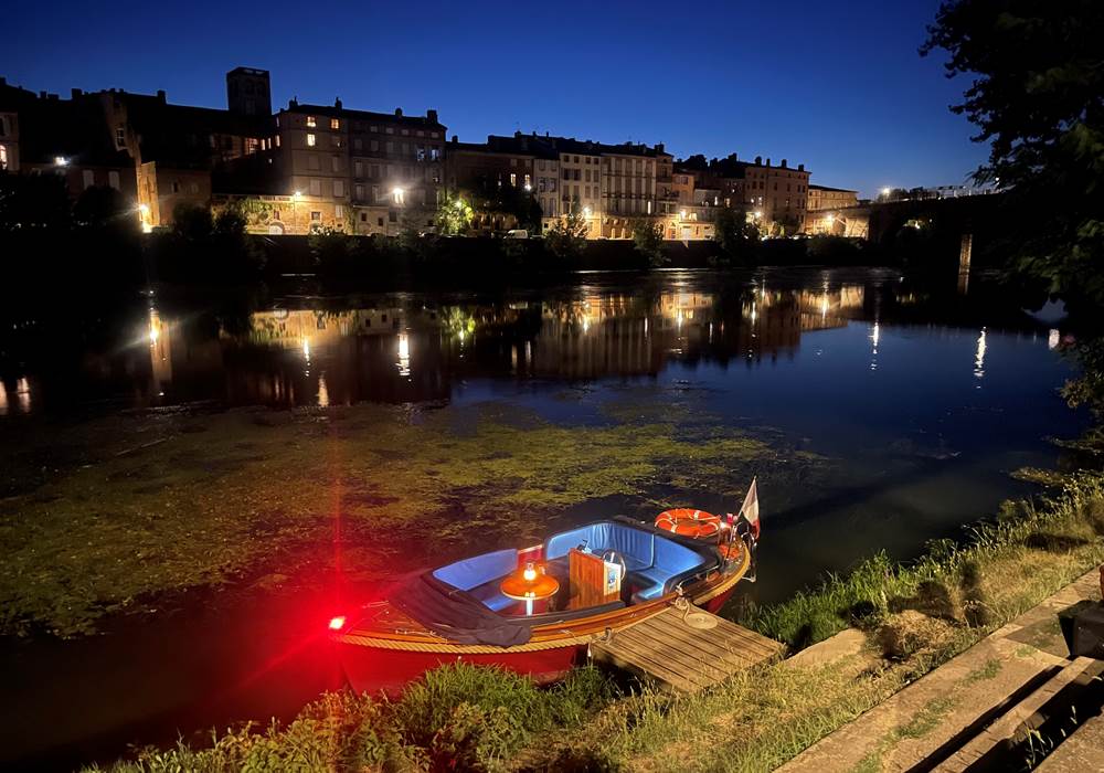 "Daphné" à son ponton du Quai des Mouettes