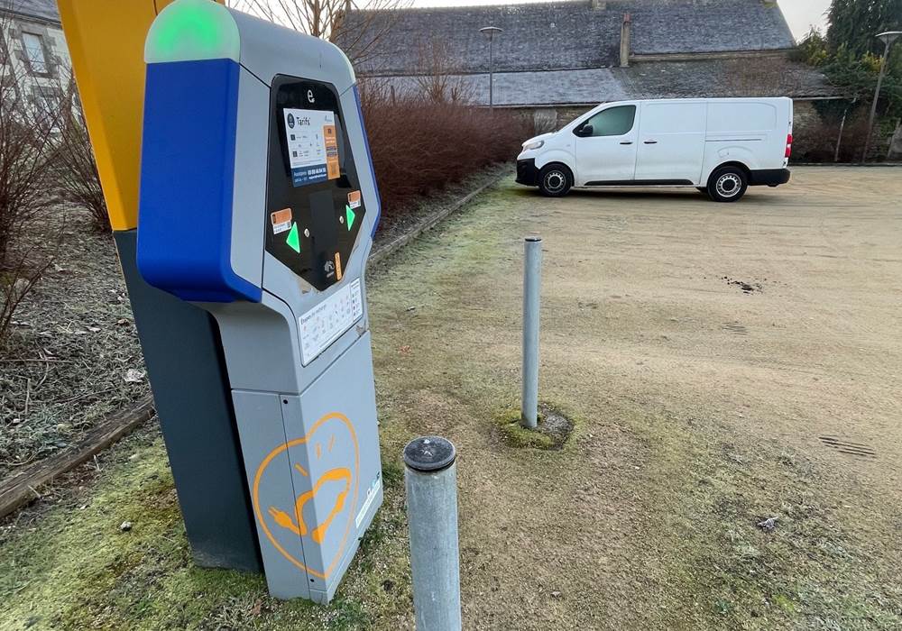Borne de rechargement au parking -véhicule électrique
