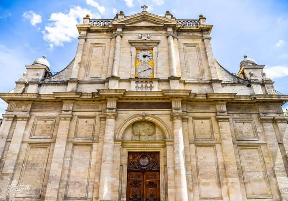 Eglise de l'Isle sur la Sorgue collègiale Notre-dame-des-anges