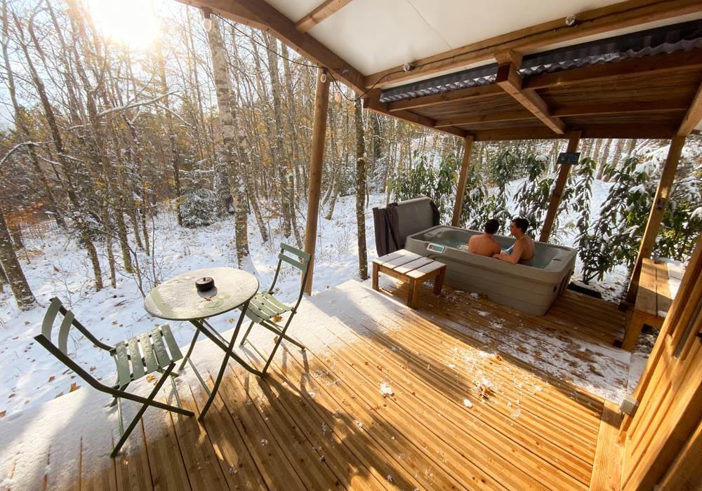 Terrasse couverte avec spa privatif