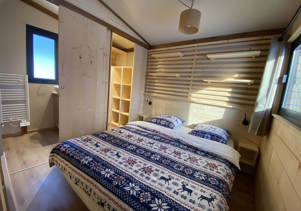 Chambre parentale avec salle de bain privative