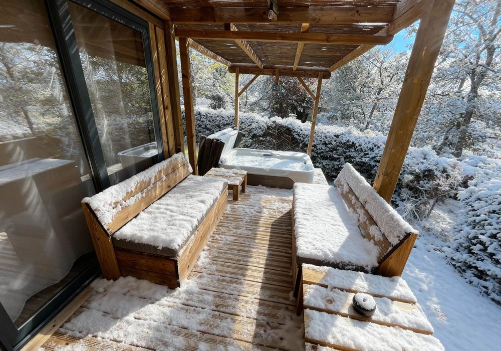 Terrasse couverte avec Spa privatif chauffé à 38°C