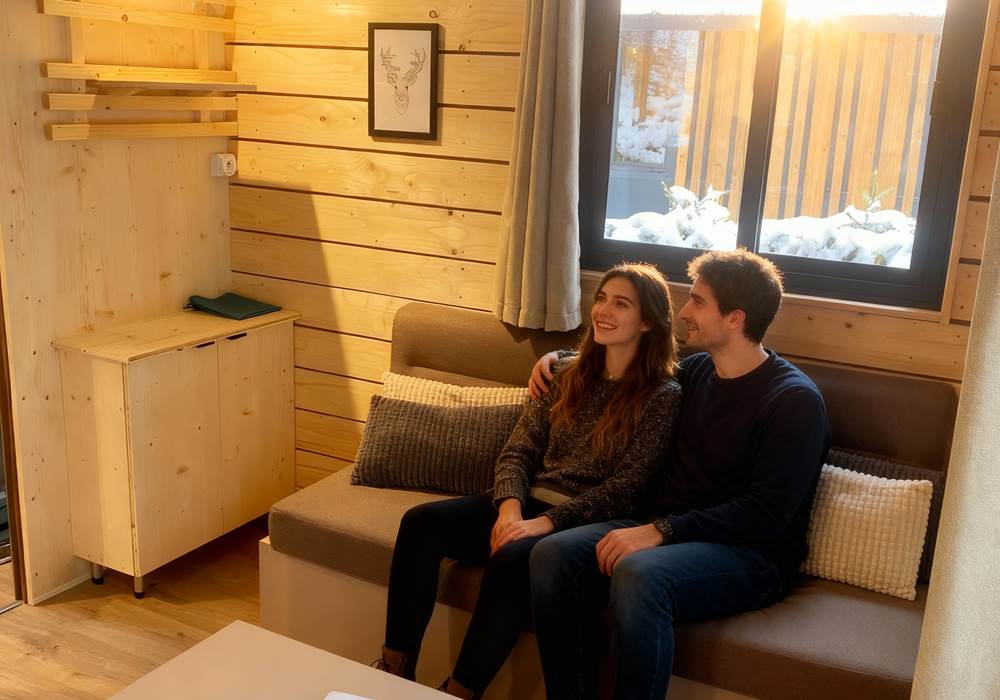 Salon avec vue sur la forêt