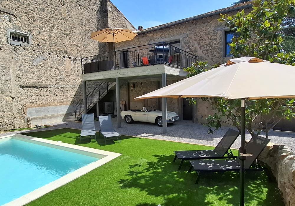 Piscine du gîte Le Pressoir, version suite parentale, à Montblanc près de Cap d’Agde.  Photo 2