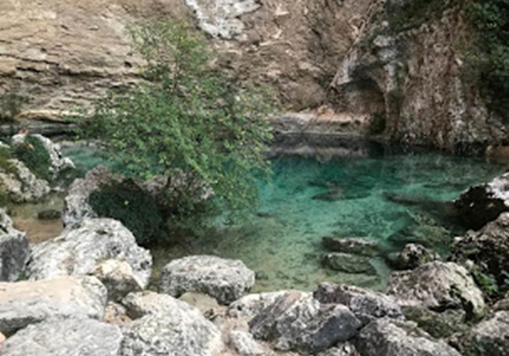 Le gouffre à Fontaine de Vaucluse