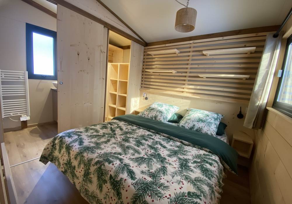 Chambre parentale avec sa salle de bain privative