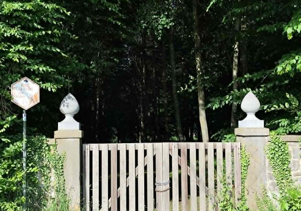 Bonneville -l'entrée du parc du château