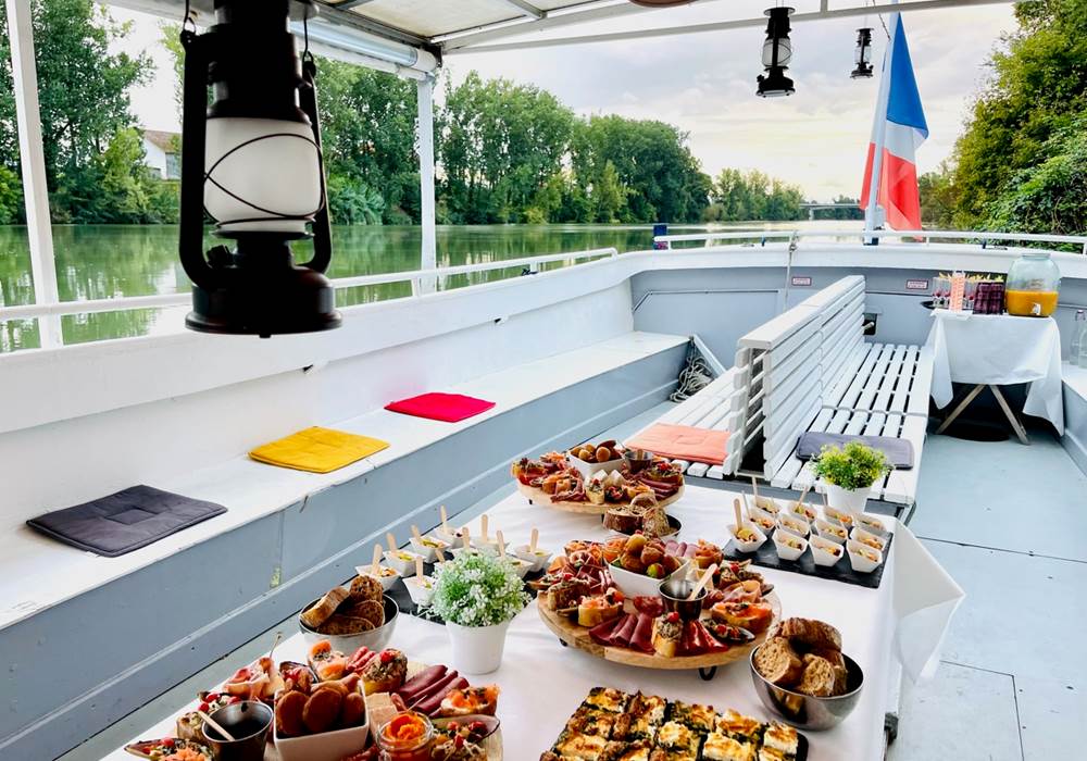 Cocktail et amuse-bouches, ambiance musicale