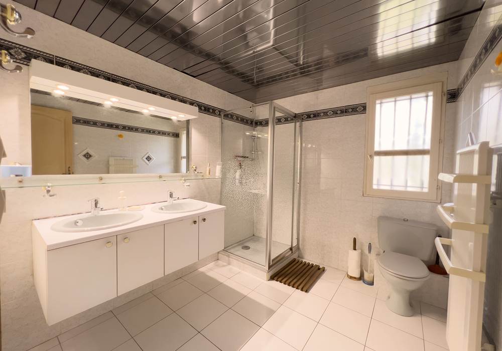 Salle de bain pour la chambre Riou Fer