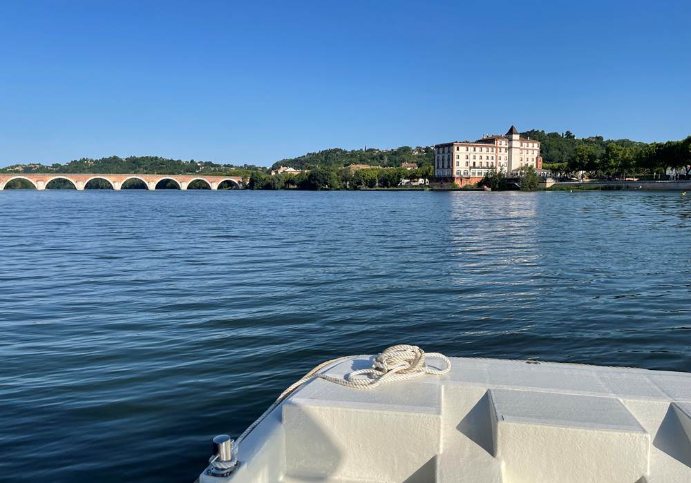 Pont Napoléon et Moulin de Moissac sur le Tarn à bord d'Helios Confluences