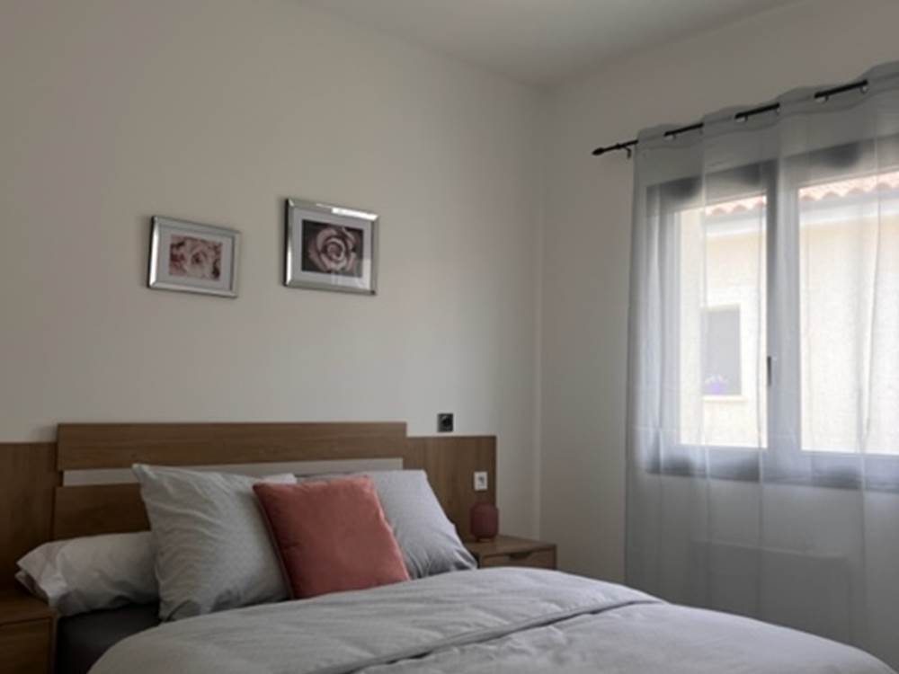 Chambre lit double 160 cm literie neuve de qualité