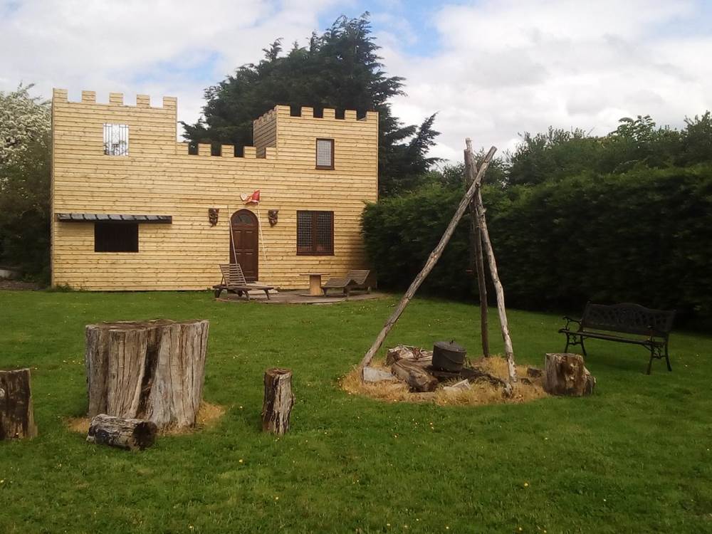 Château extérieur avec terrasse