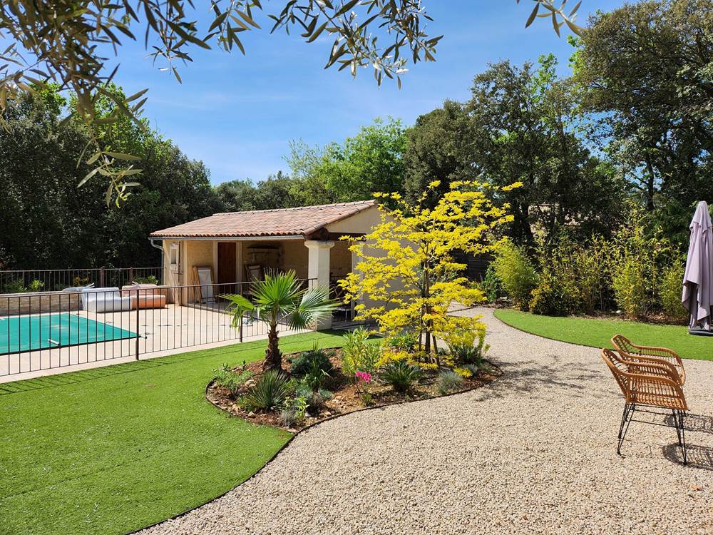 24 terrasse rires de provence