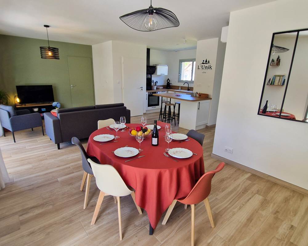 salon-convivial-gite-unik-vacances-famille-nature-creuse