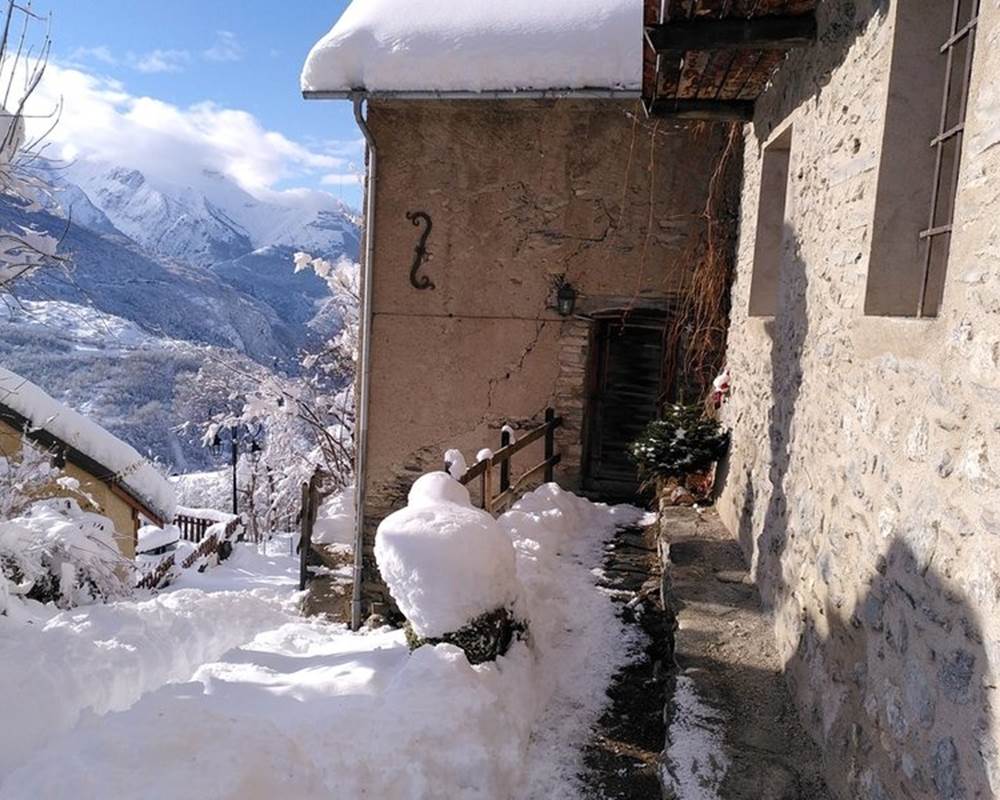 Entrée du gîte hiver.