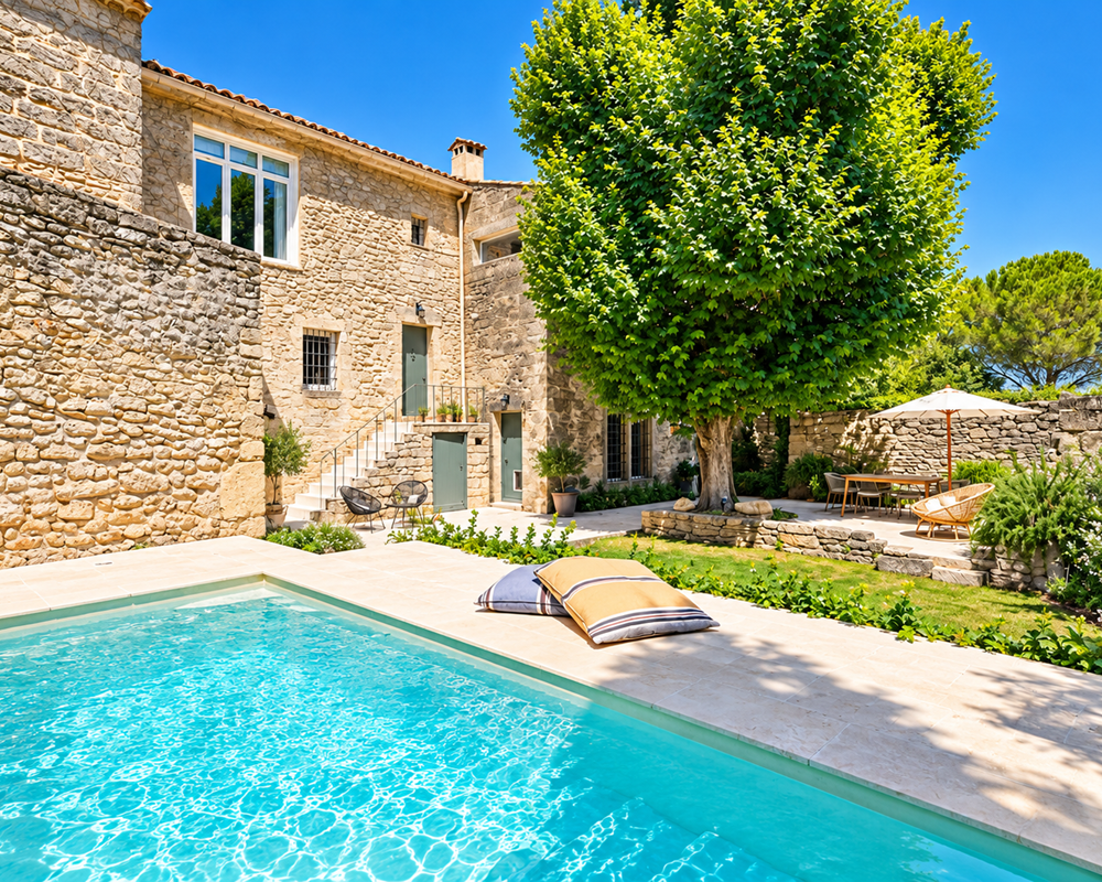 piscine, jardin, terrasse ombragée maison de vacances Uzès