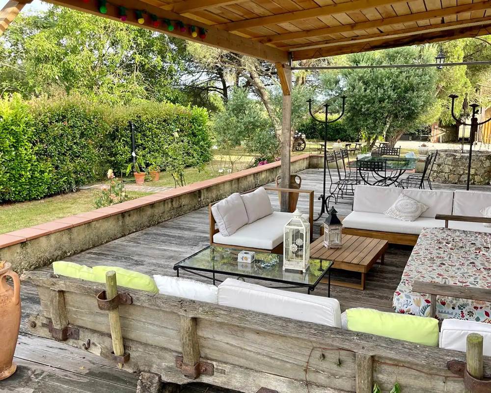 MOUNDEOU-location-gîte-Piscine-privée-Location-de-vacances-à-Madiran-St-Lanne-Terrasse-salon-de-jardin