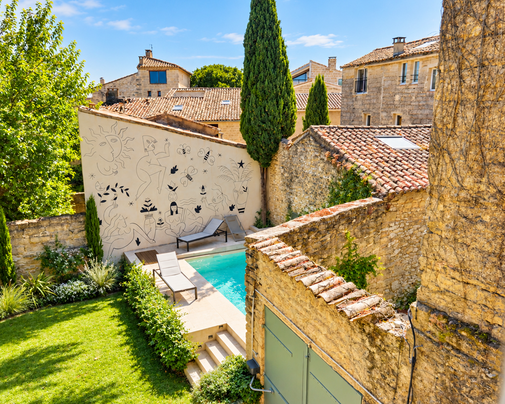 Piscine privée et jardin méditerranéen près d'Uzès, Gard