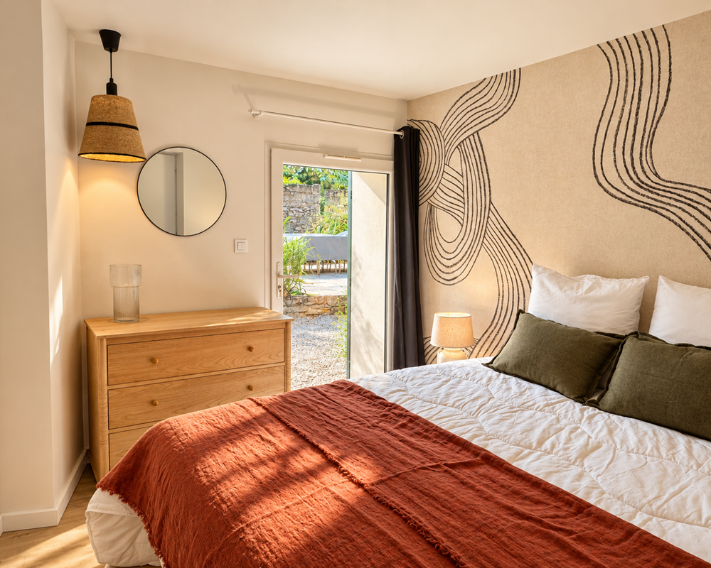 chambre de plain pied avec accès jardin et espaces communs
