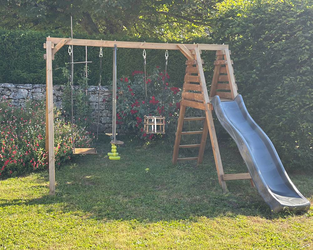 Exterieurs + balancoire / toboggan