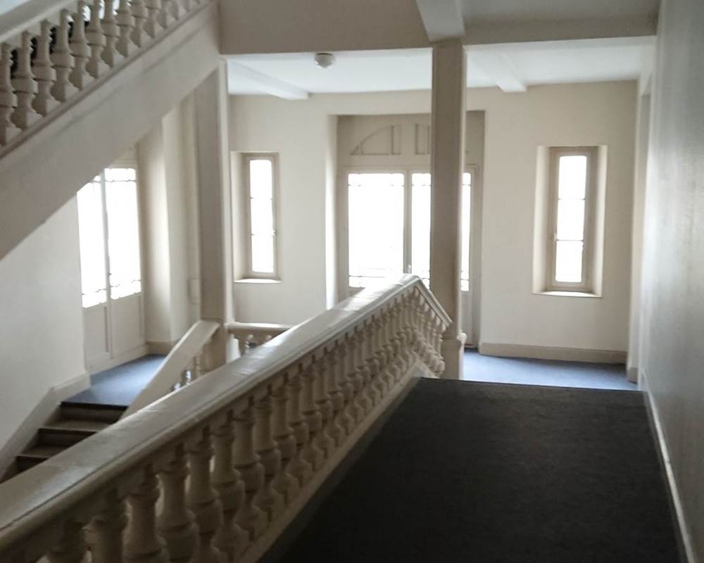 15-HALL DE LA RESIDENCE