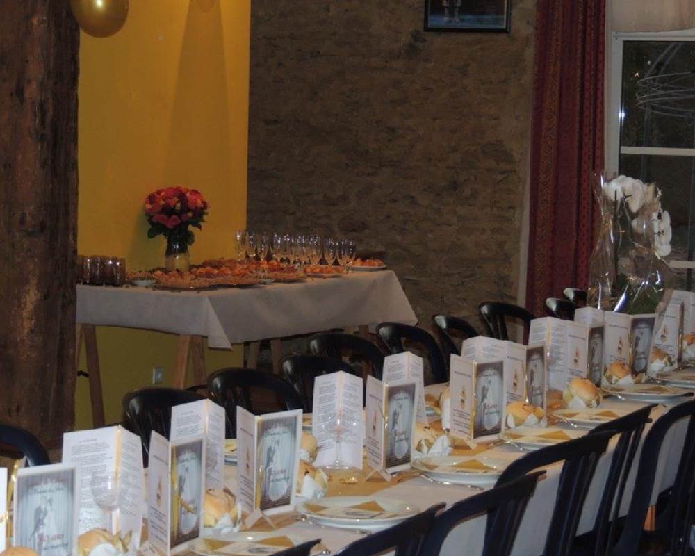 thumb_reception table_1024