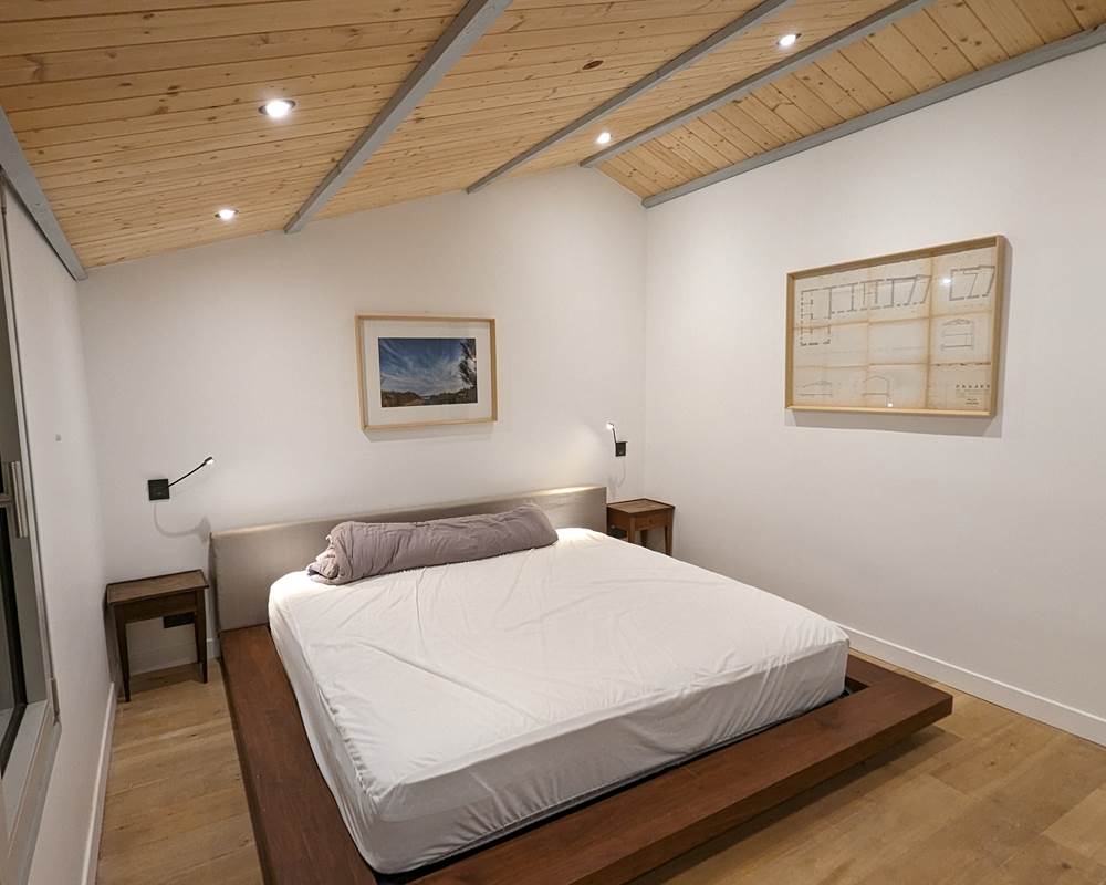Chambre 'King Size' avec petit bureau