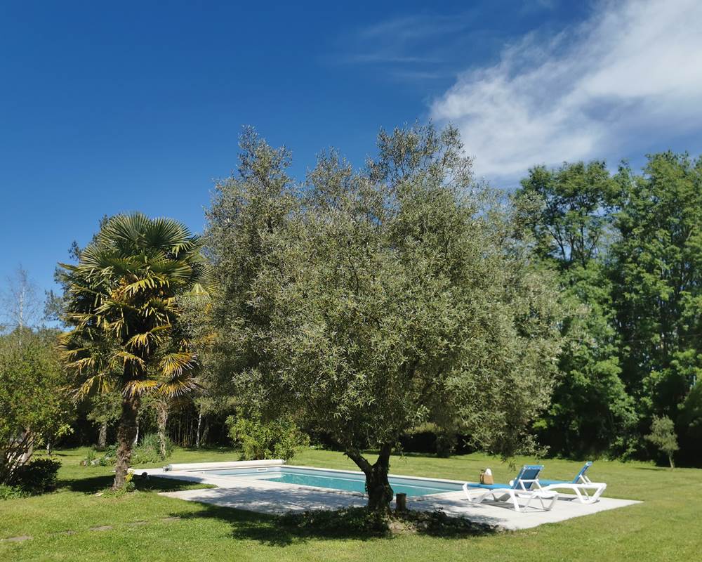 Piscine d'eau saléé, Vallée de la Dordogne