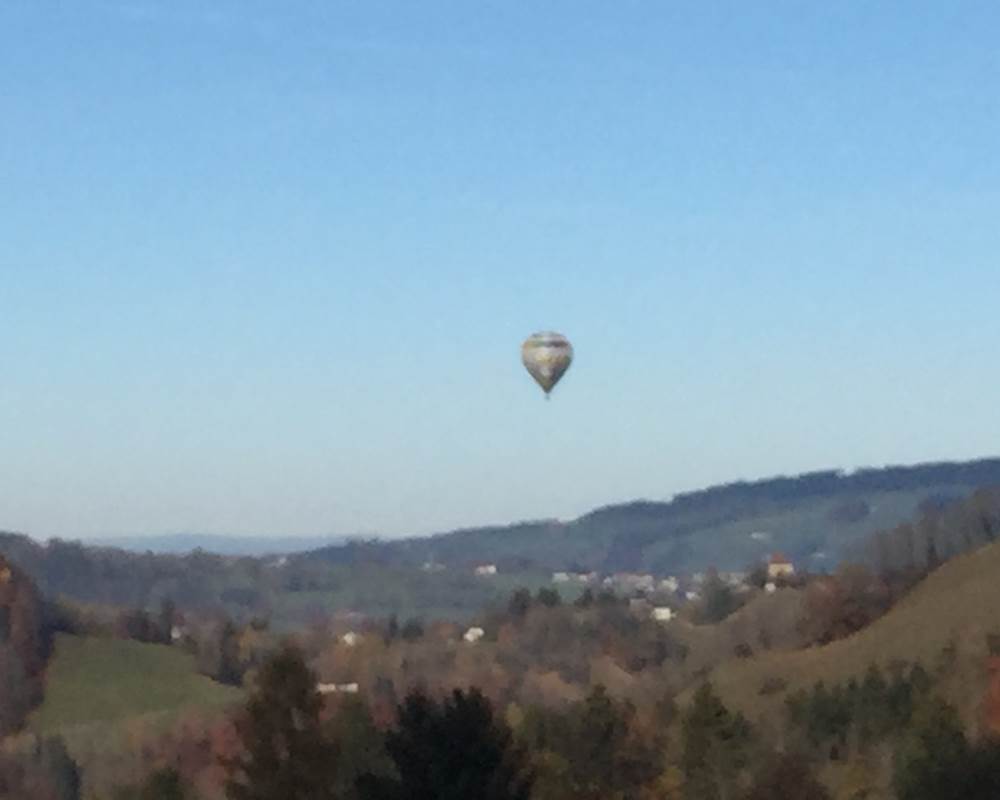 Montgolfière au-dessus de Gruyères